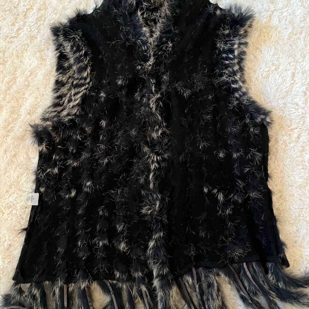 💯 Rabbit Fur Vest in Black and White, Front Hook Clasp - Picture 6 of 7